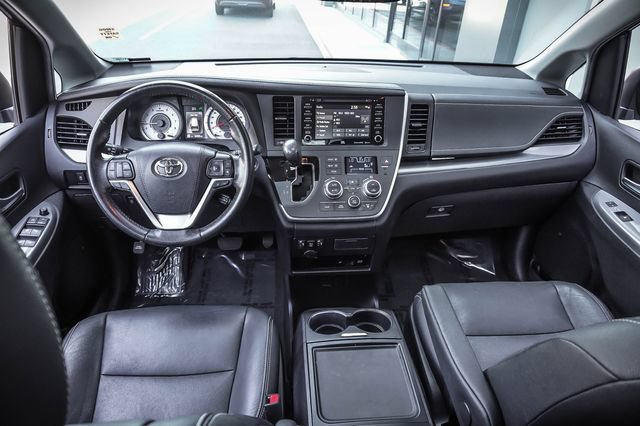 Used 2020 Toyota Sienna SE Premium FWD image 18