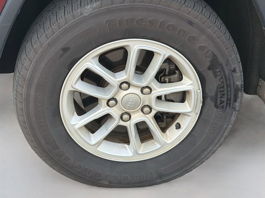 Used 2019 Jeep Grand Cherokee Laredo w/ Security & Convenience Group image 8