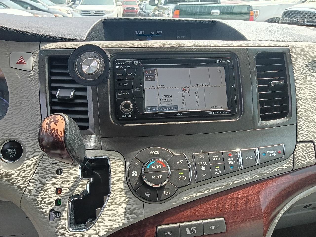 Used 2014 Toyota Sienna XLE w/ Entertainment Package image 35