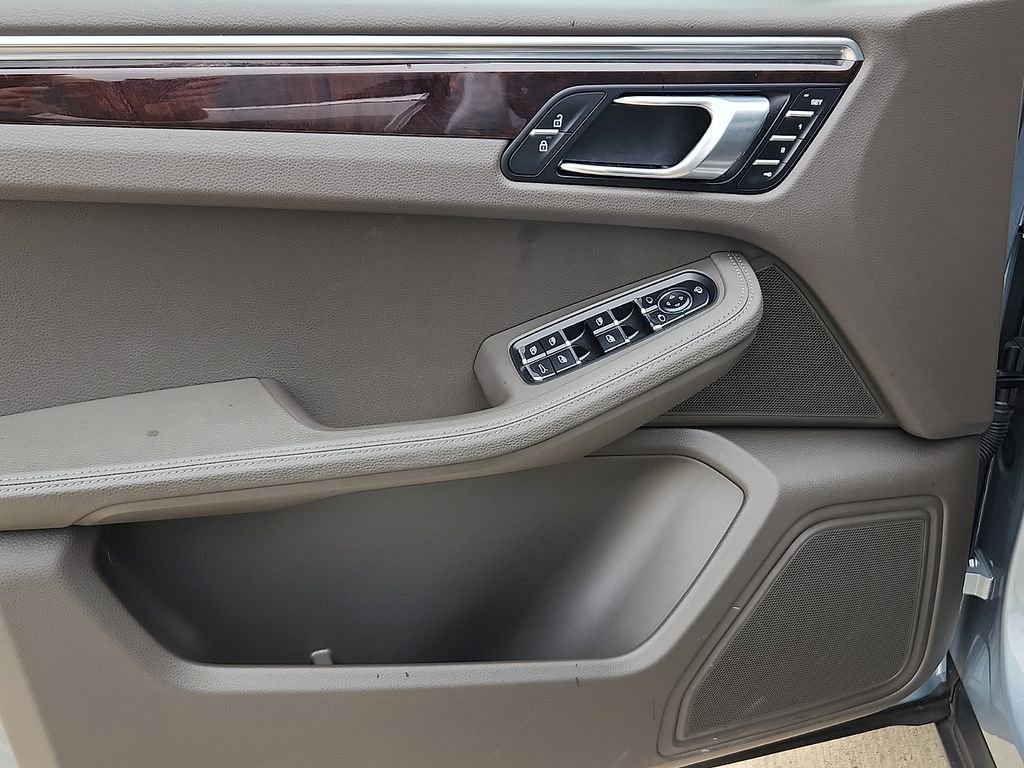 Certified 2023 Porsche Macan S image 13