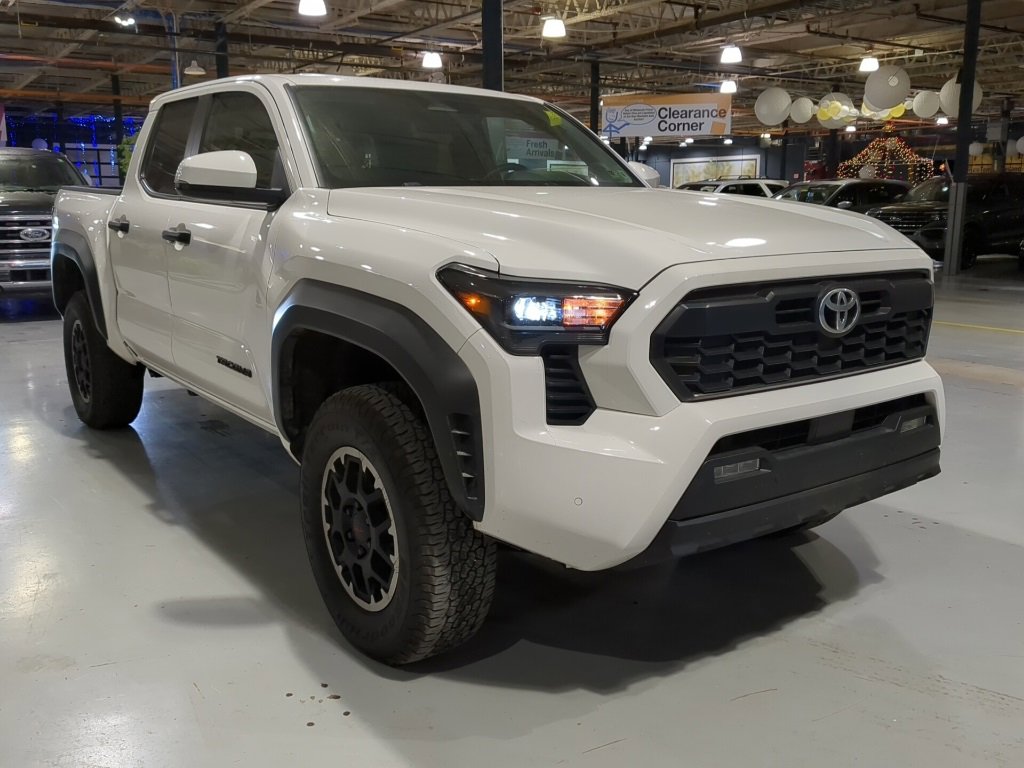 Used 2024 Toyota Tacoma TRD Off-Road w/ TRD Off Road Upgrade Package image 4