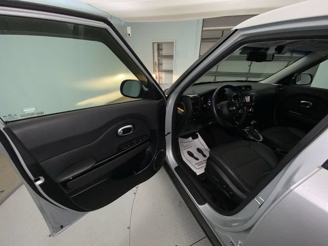 Used 2016 Kia Soul ! FWD image 11