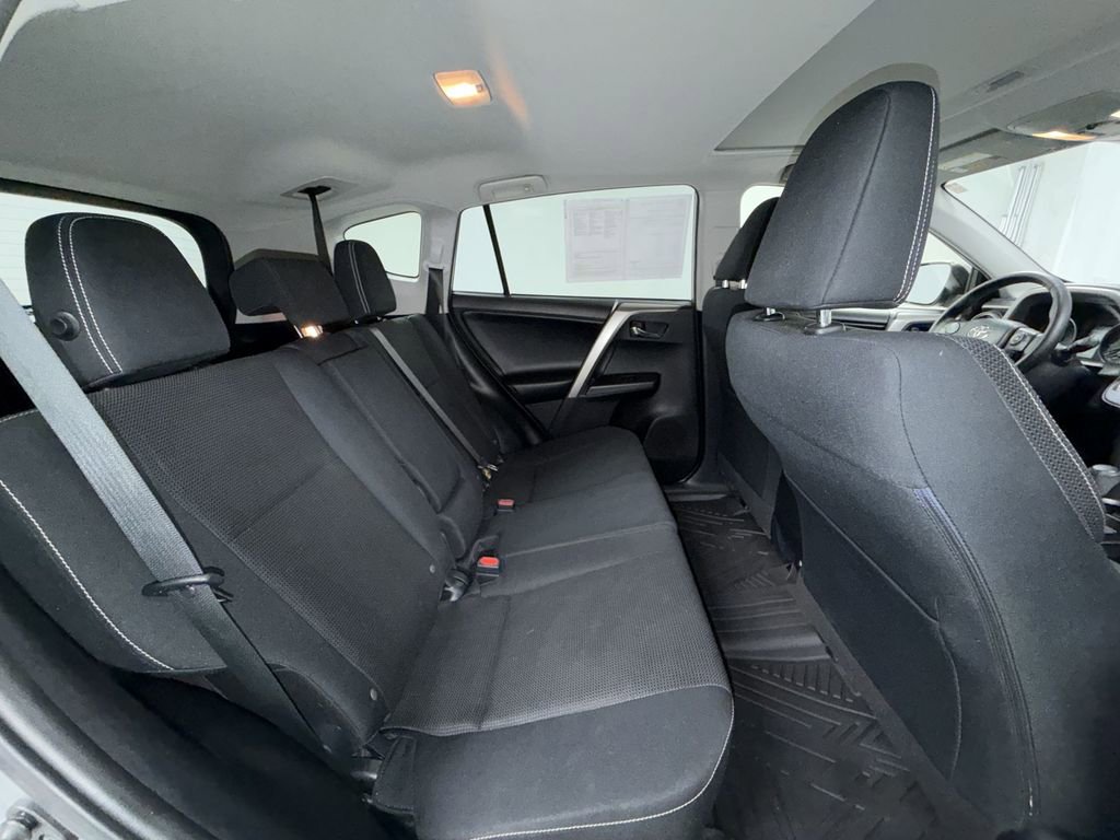 Used 2018 Toyota RAV4 XLE AWD/4WD image 17