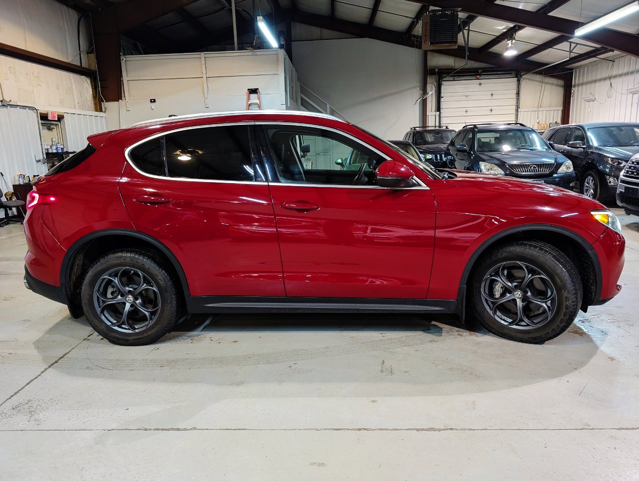 Used 2019 Alfa Romeo Stelvio AWD image 10
