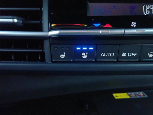 Used 2025 Toyota Sienna Platinum image 22