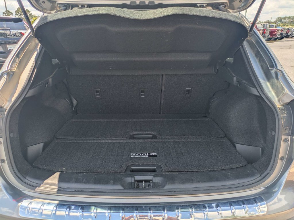 Used 2020 Nissan Rogue Sport SV FWD image 14