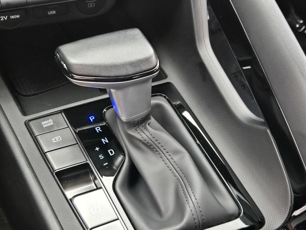 Certified 2025 Hyundai Elantra SEL FWD image 22