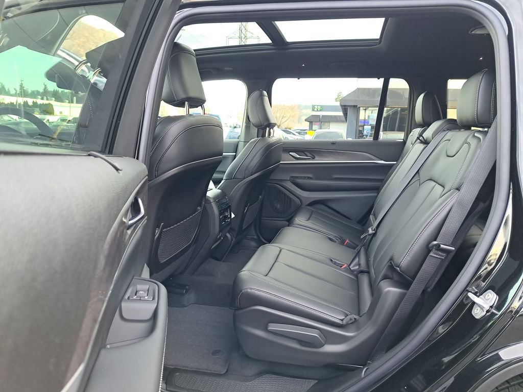 New 2025 Jeep Grand Cherokee L Limited w/ Luxury Tech Group II image 13