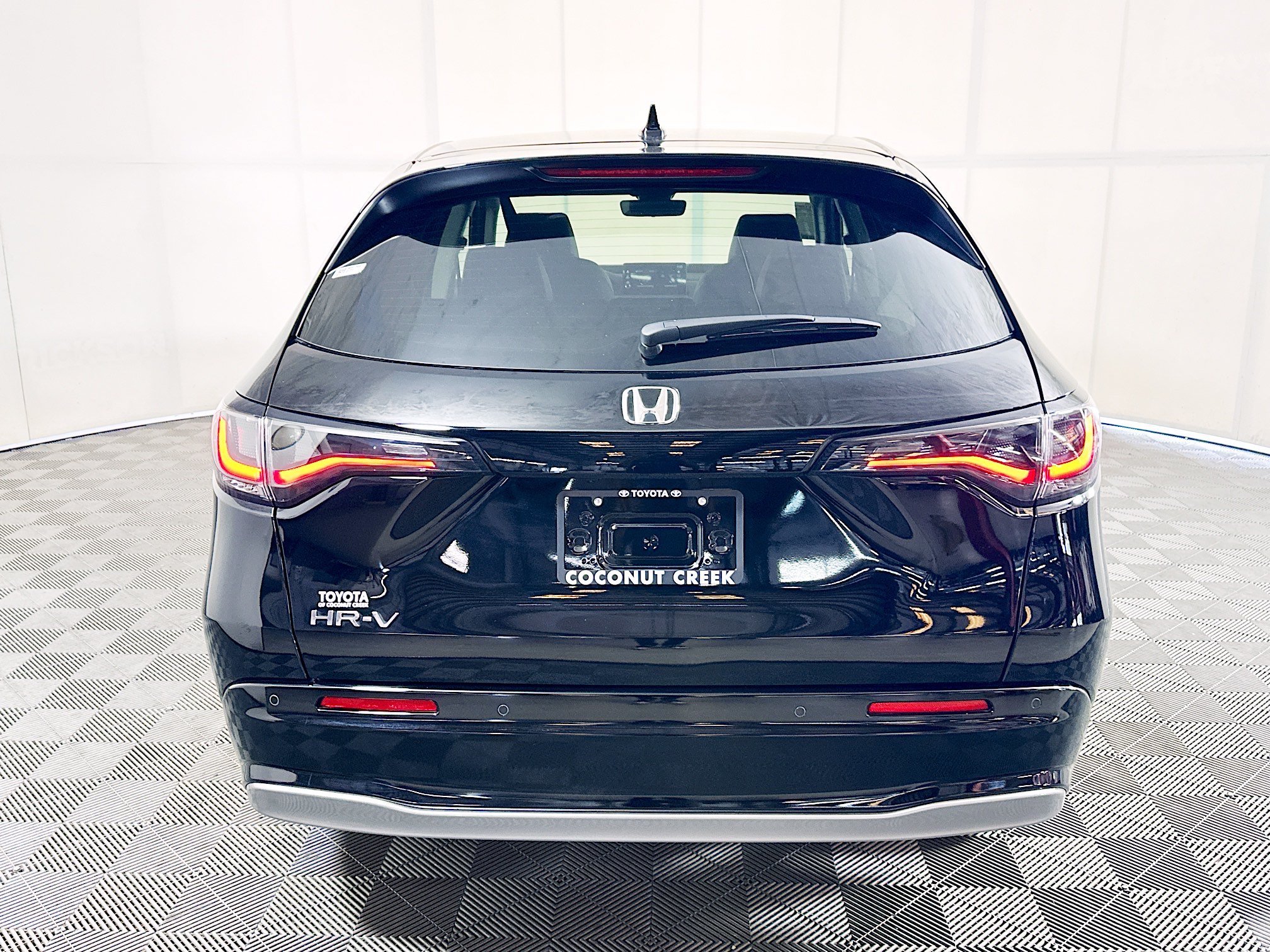 Used 2027 Honda HR-V EX-L image 4