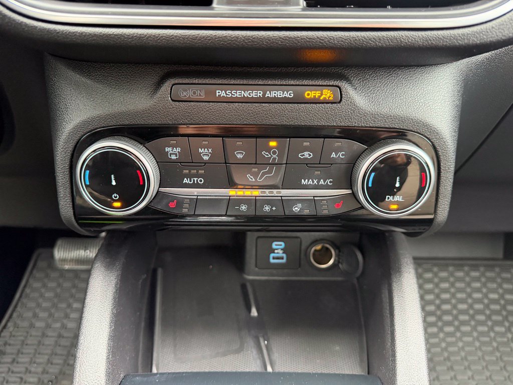 Used 2022 Ford Escape Titanium w/ Titanium Elite Package AWD/4WD image 23
