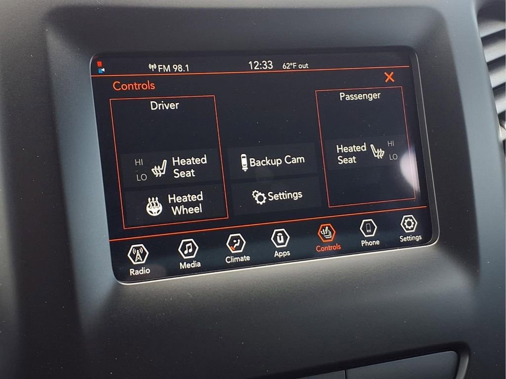 Used 2020 Jeep Cherokee Latitude Plus w/ Cold Weather Group AWD/4WD image 6