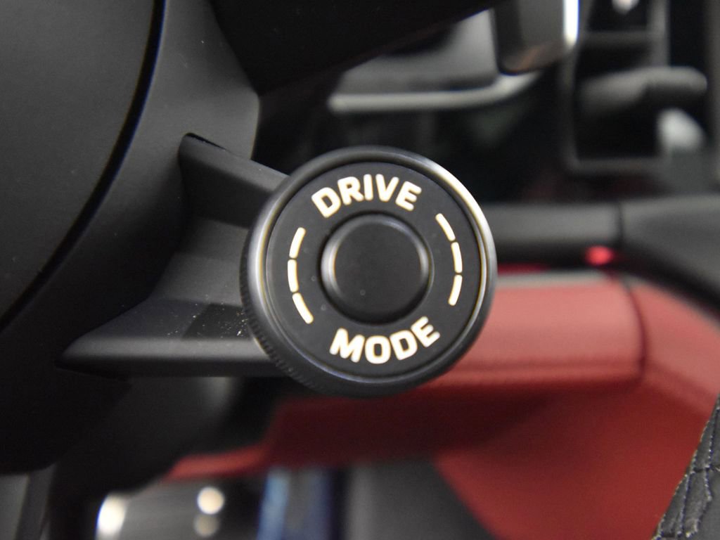 Used 2025 Porsche Panamera 4 image 30