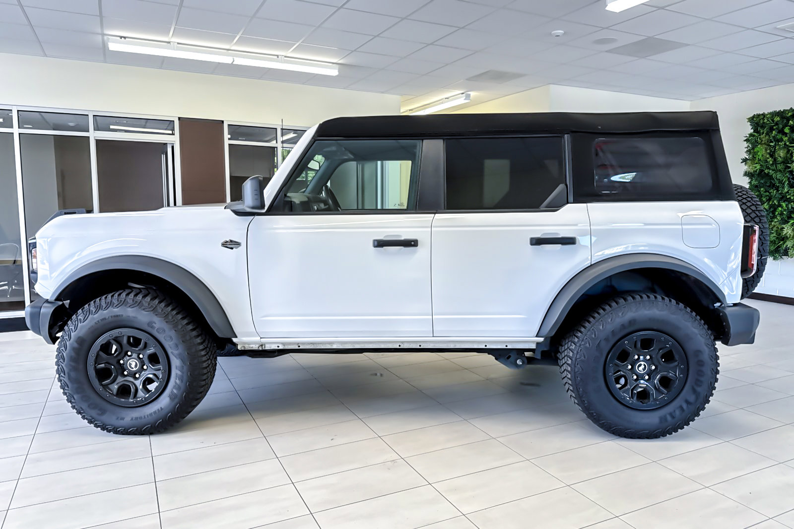 Certified 2023 Ford Bronco Wildtrak AWD/4WD image 7