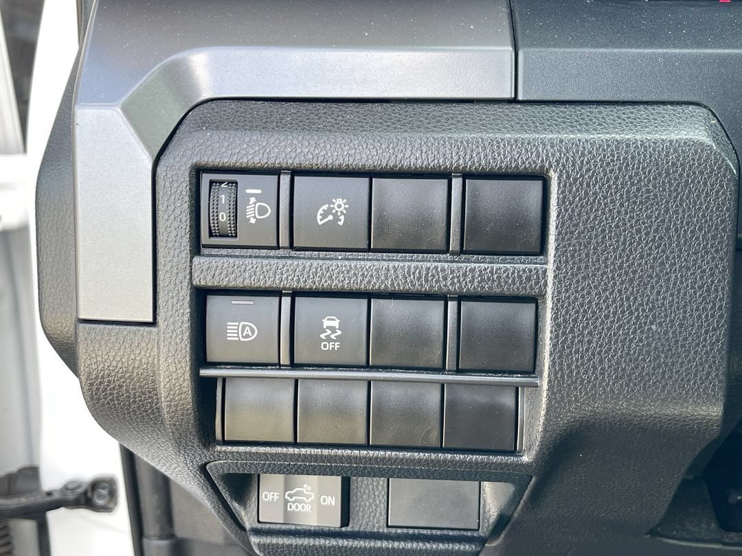 Certified 2024 Toyota Tacoma SR5 AWD/4WD image 22