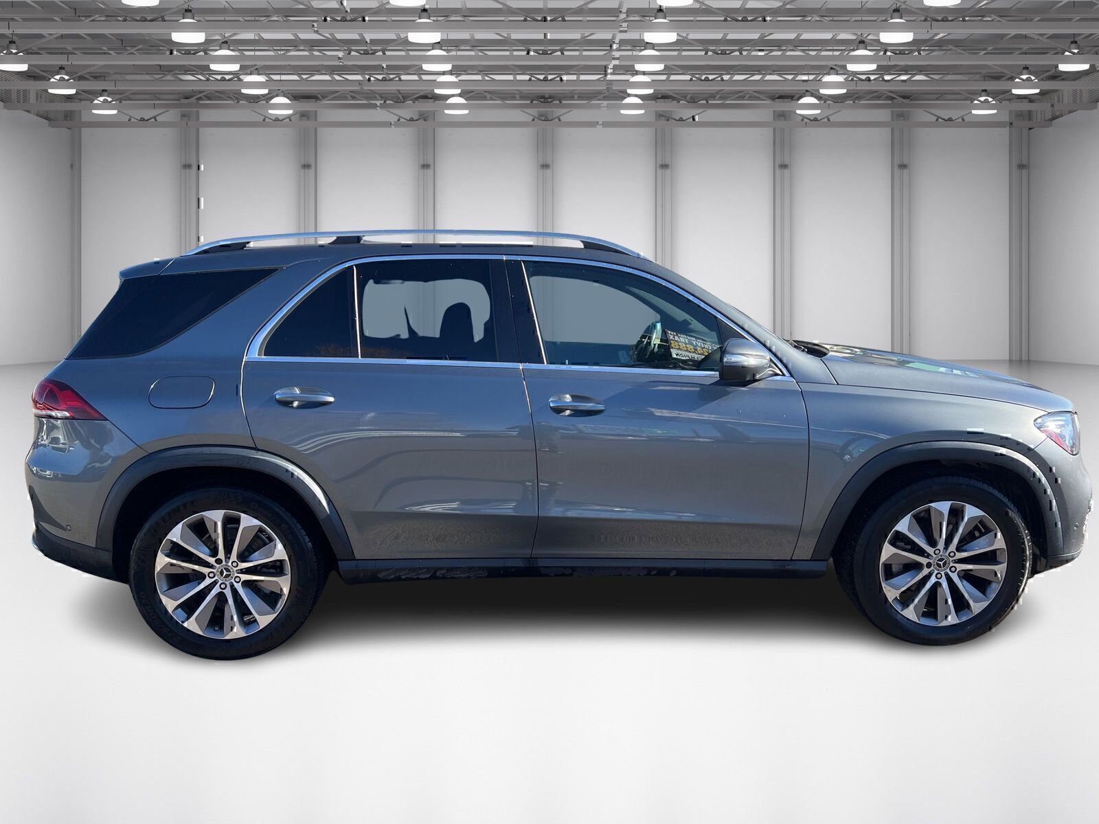 Used 2022 Mercedes-Benz GLE 350 4MATIC w/ Premium Package image 4