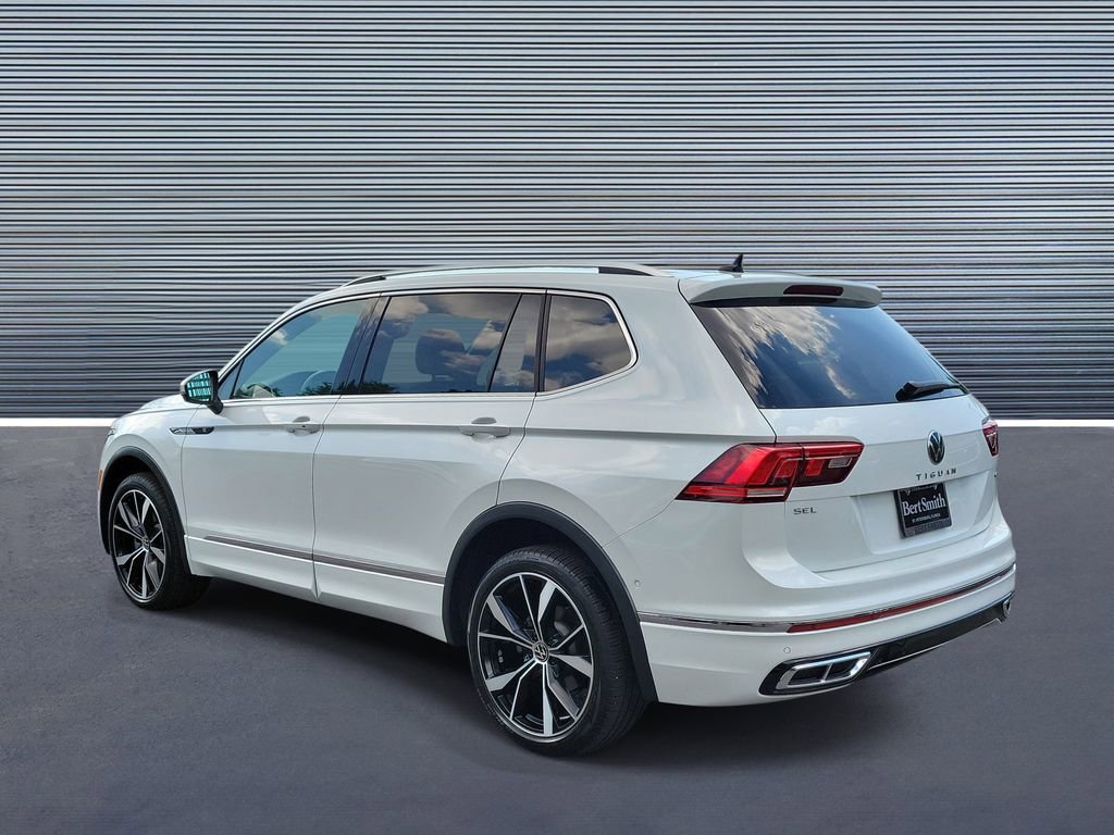 Used 2024 Volkswagen Tiguan SEL R-Line image 4