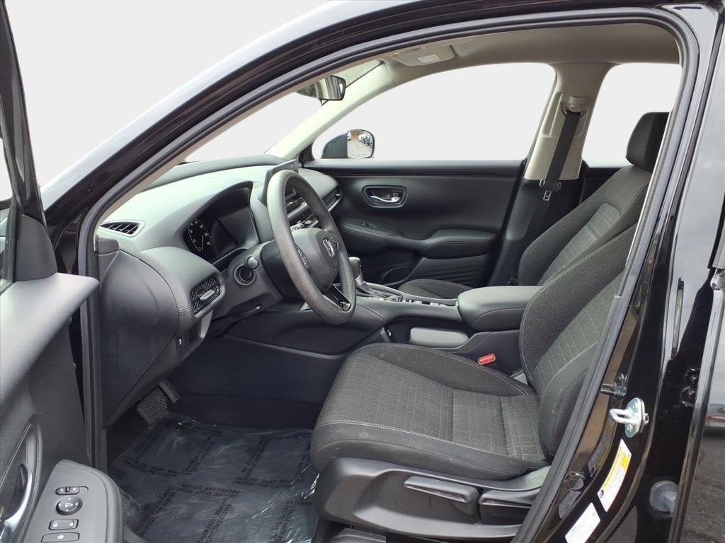 Used 2023 Honda HR-V LX image 9