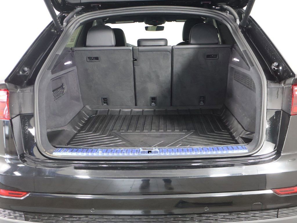 Used 2024 Audi Q8 Premium w/ Black Optic Package image 21