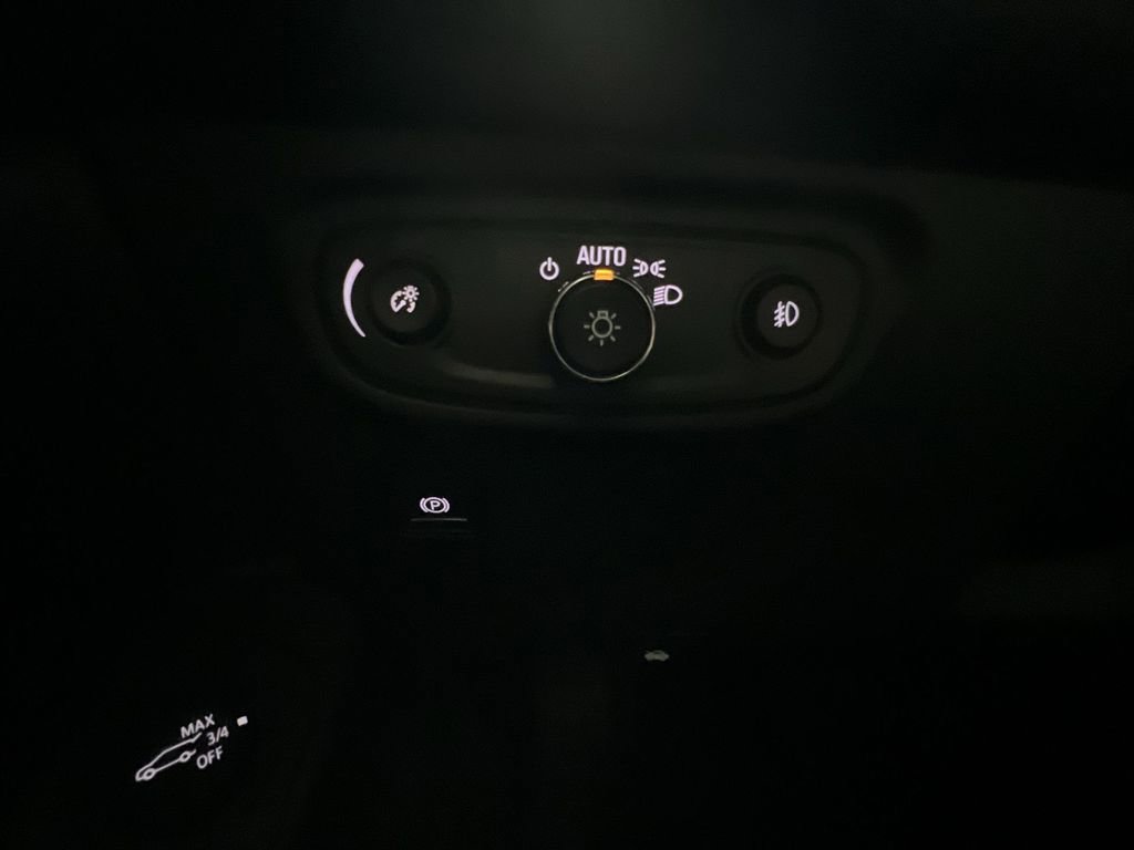 Used 2021 GMC Terrain SLT w/ Elevation Edition image 17