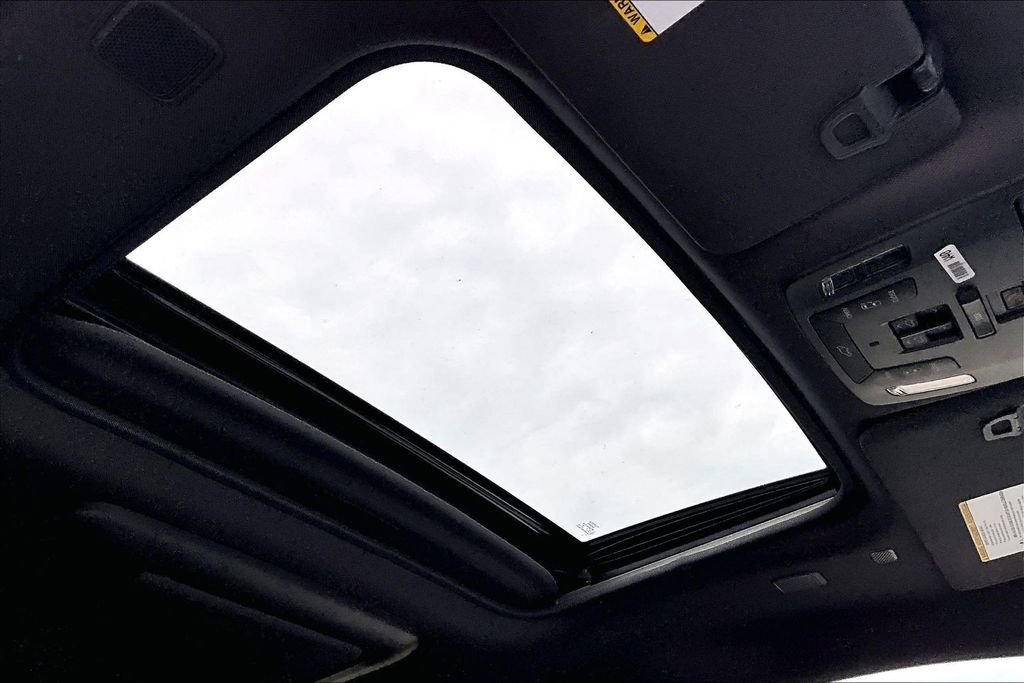 Used 2021 Toyota Sienna Platinum image 13