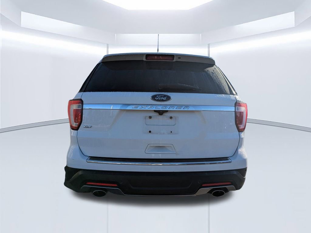 Used 2018 Ford Explorer XLT w/ Equipment Group 202A image 5