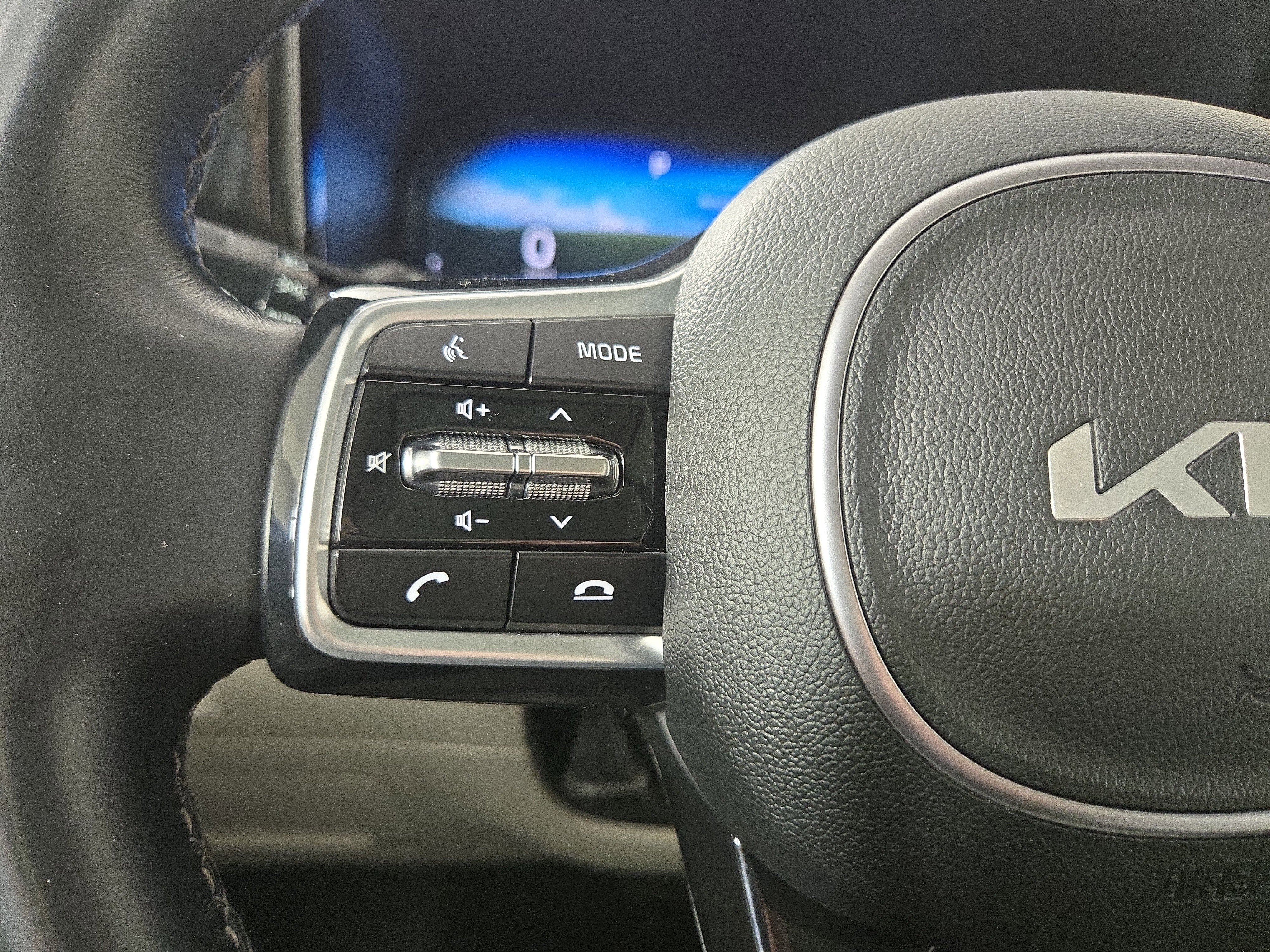 Used 2023 Kia Sorento SX image 16