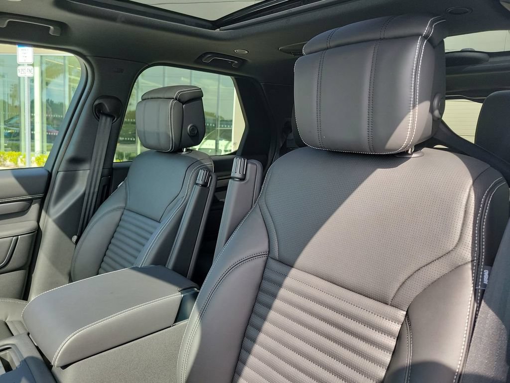 New 2025 Land Rover Discovery Metropolitan Edition AWD/4WD image 26