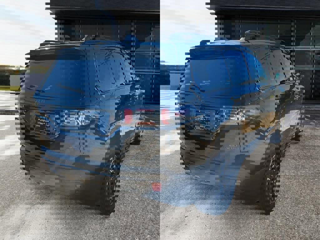 New 2026 Jeep Cherokee Laredo image 7