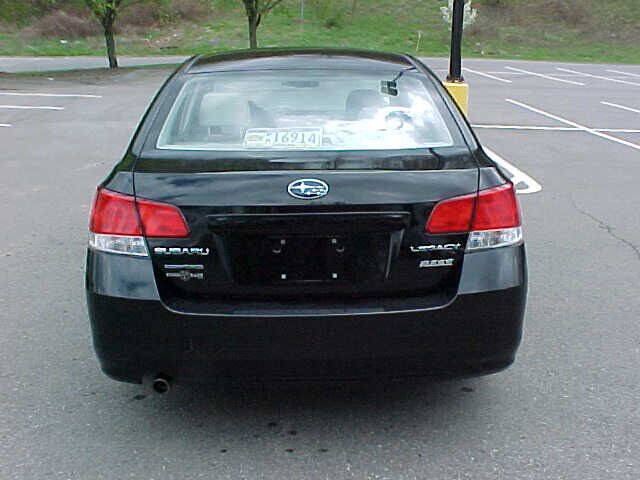 Used 2010 Subaru Legacy 2.5i Premium AWD/4WD image 6