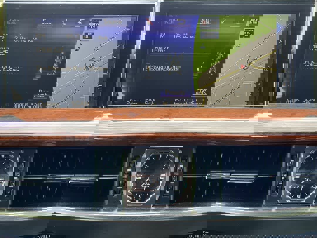 Used 2017 Lexus LX 570 4WD w/ Luxury Package image 18