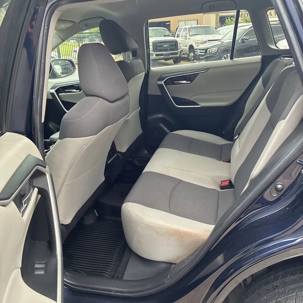 Used 2020 Toyota RAV4 XLE FWD image 9