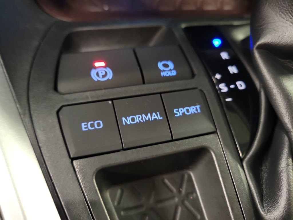 Used 2019 Toyota RAV4 Limited FWD image 21
