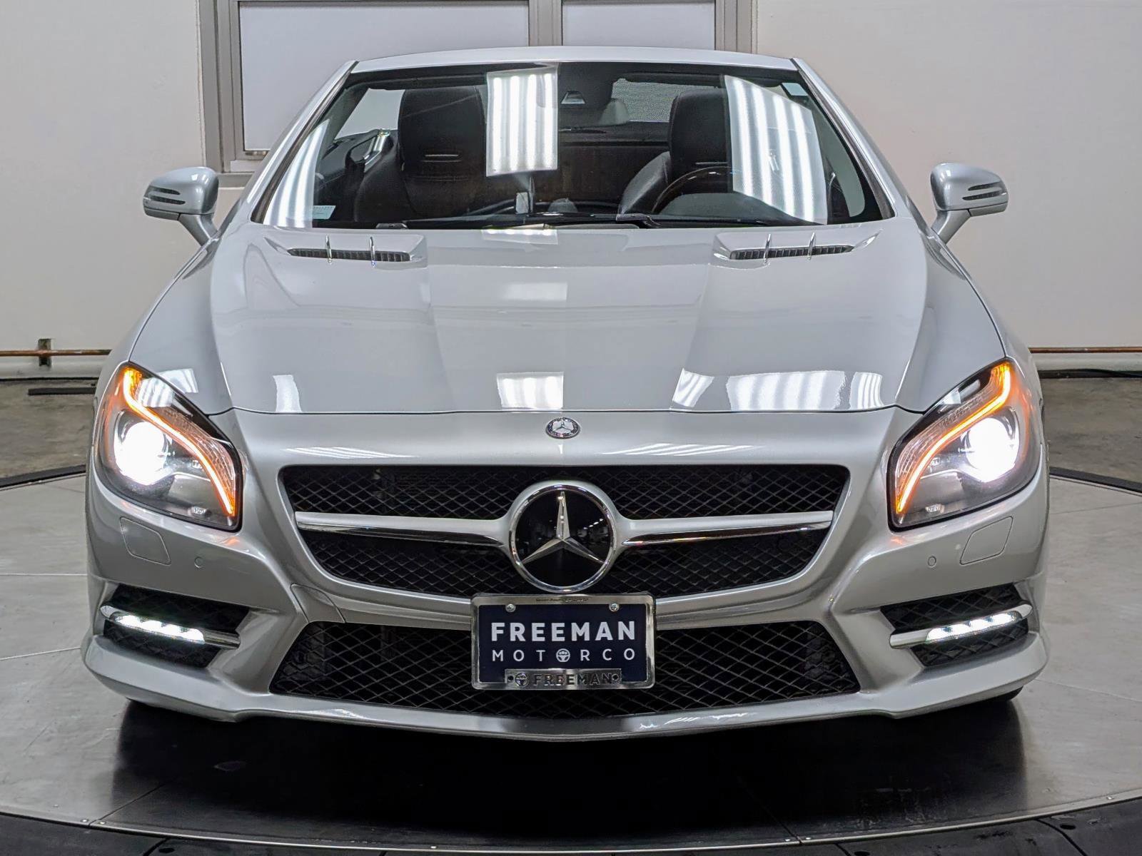 Used 2013 Mercedes-Benz SL 550 w/ Premium Pkg image 3