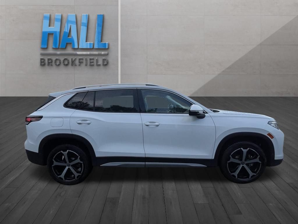 Certified 2025 Volkswagen Tiguan SE w/ Panoramic Sunroof Package AWD/4WD image 7