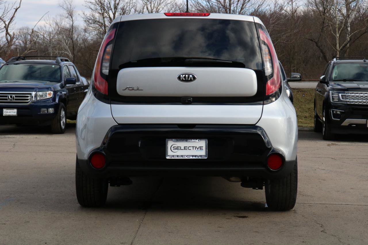 Used 2016 Kia Soul + FWD image 12