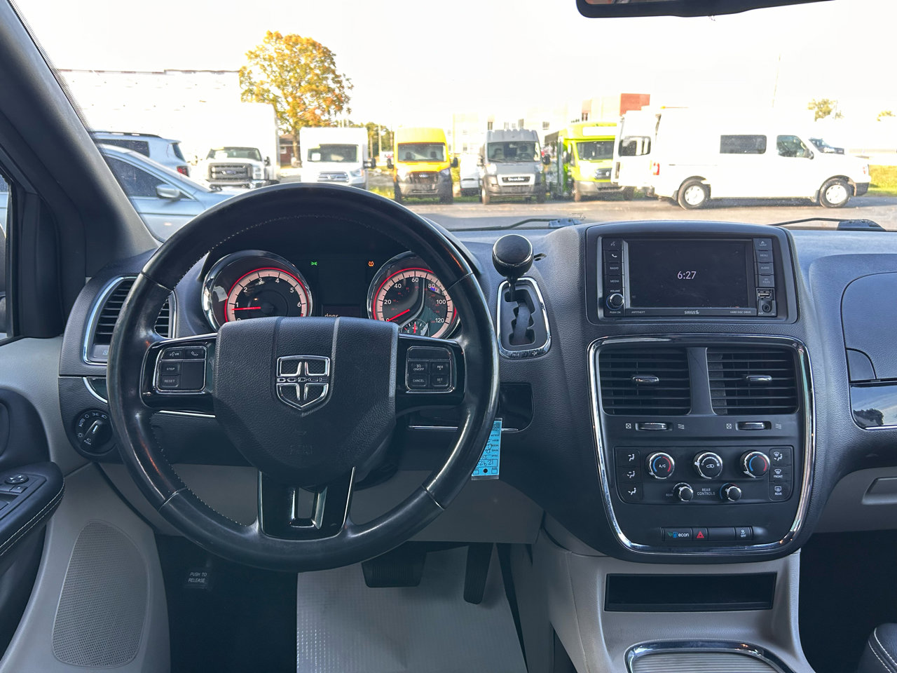 Used 2019 Dodge Grand Caravan SXT image 16