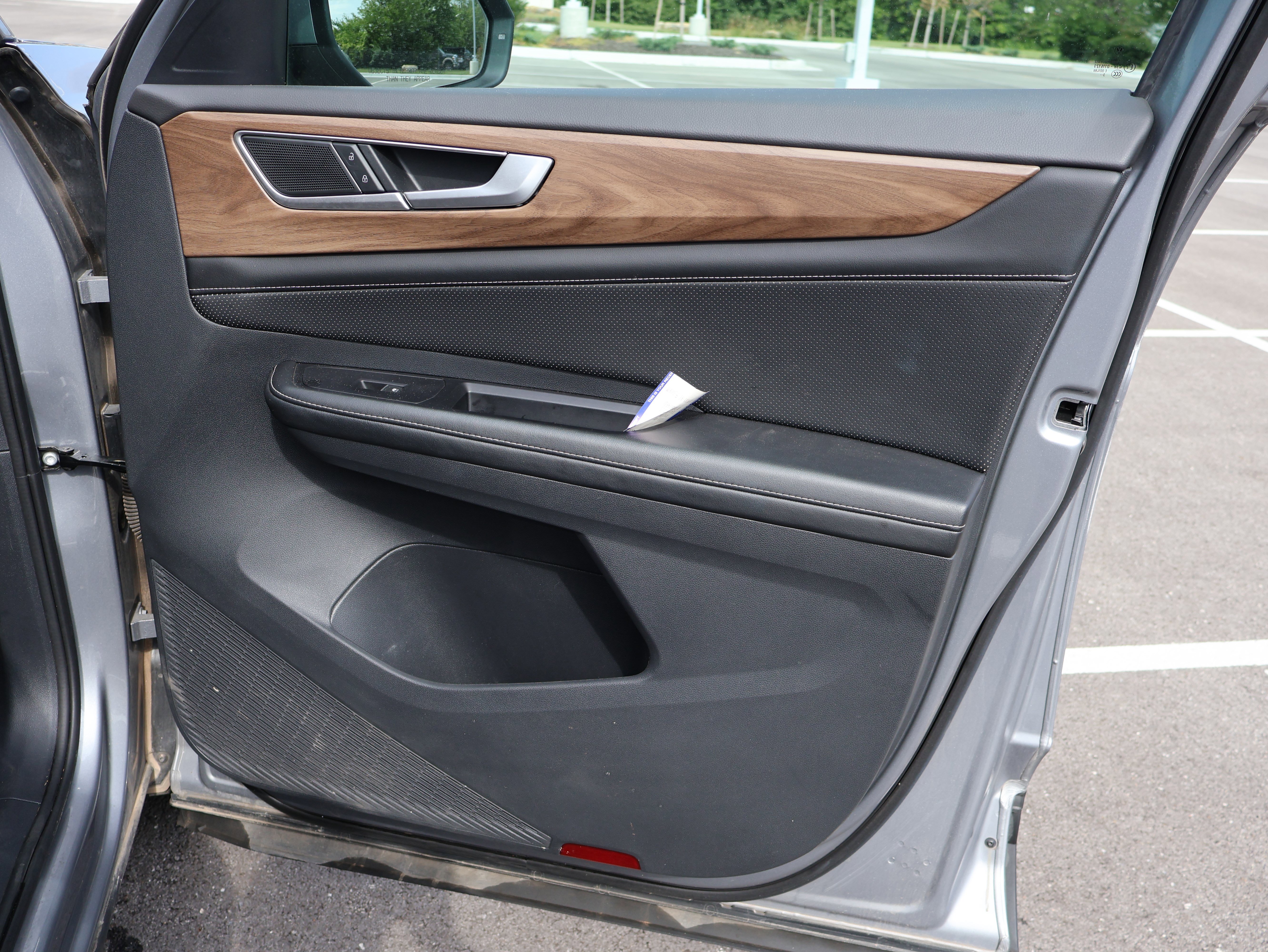 Used 2024 Volkswagen Atlas SE image 15