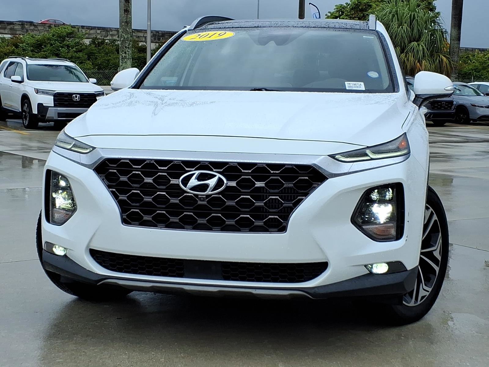 Used 2019 Hyundai Santa Fe FWD image 2