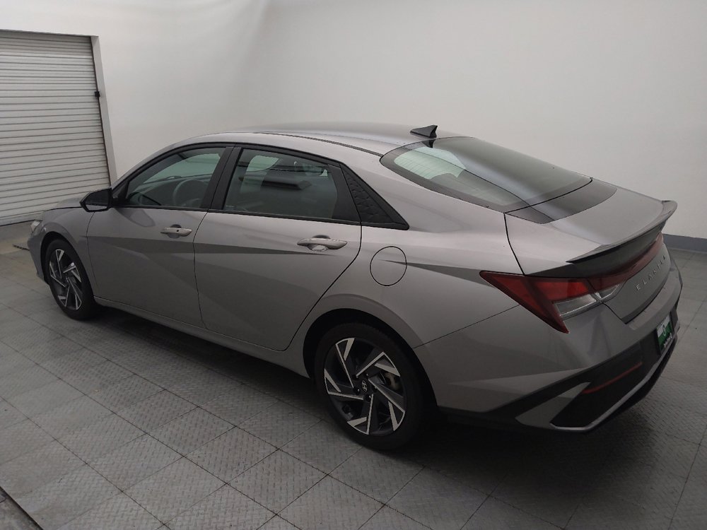 Used 2025 Hyundai Elantra Sport FWD image 3