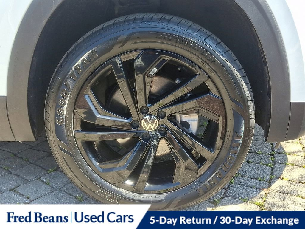 Certified 2023 Volkswagen Atlas SE w/ Black Wheel Package AWD/4WD image 8