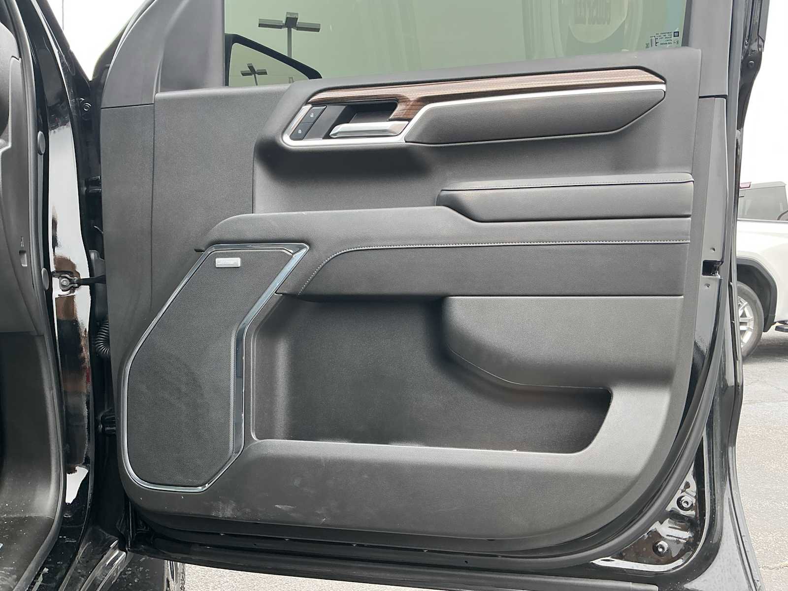 Used 2025 Chevrolet Silverado 1500 LT Trail Boss AWD/4WD image 26