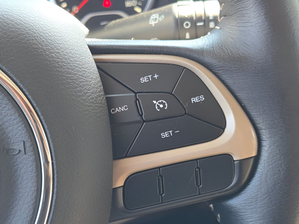 Used 2017 Jeep Renegade Limited FWD image 35