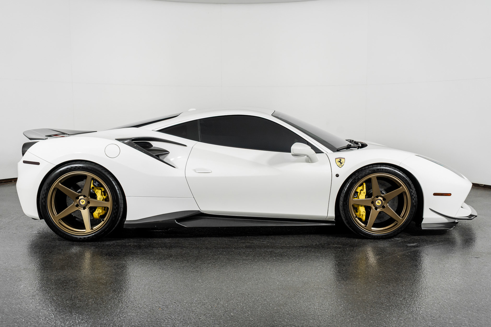 Used 2016 Ferrari 488 GTB image 5