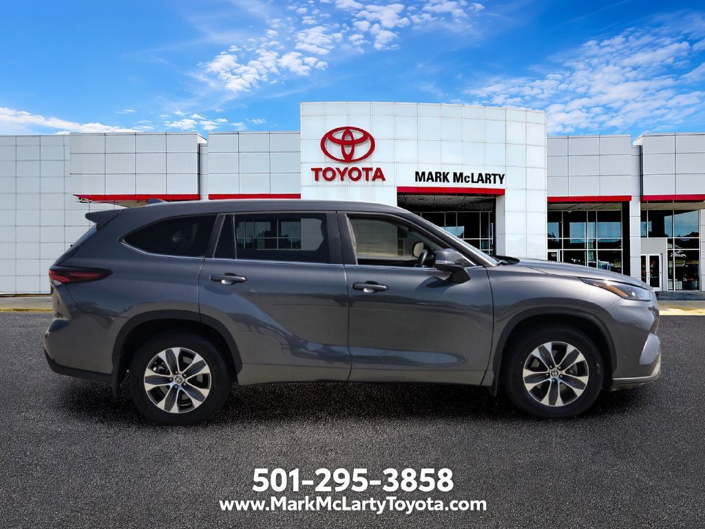 Used 2025 Toyota Highlander XLE AWD/4WD image 6