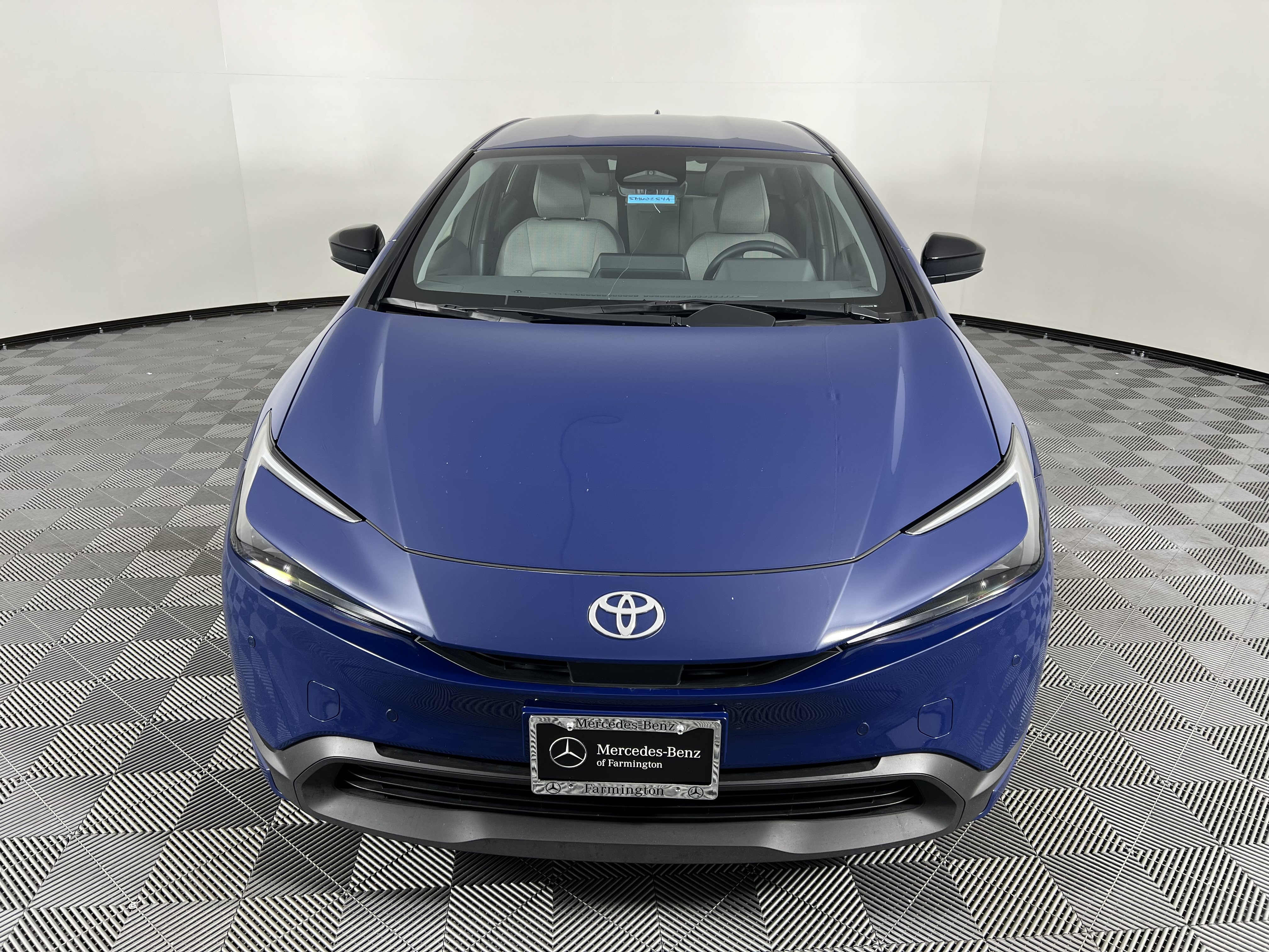 Used 2025 Toyota Prius LE AWD/4WD image 5
