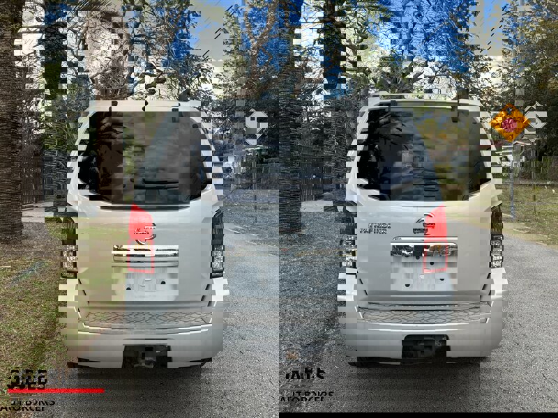 Used 2012 Nissan Pathfinder SV image 6