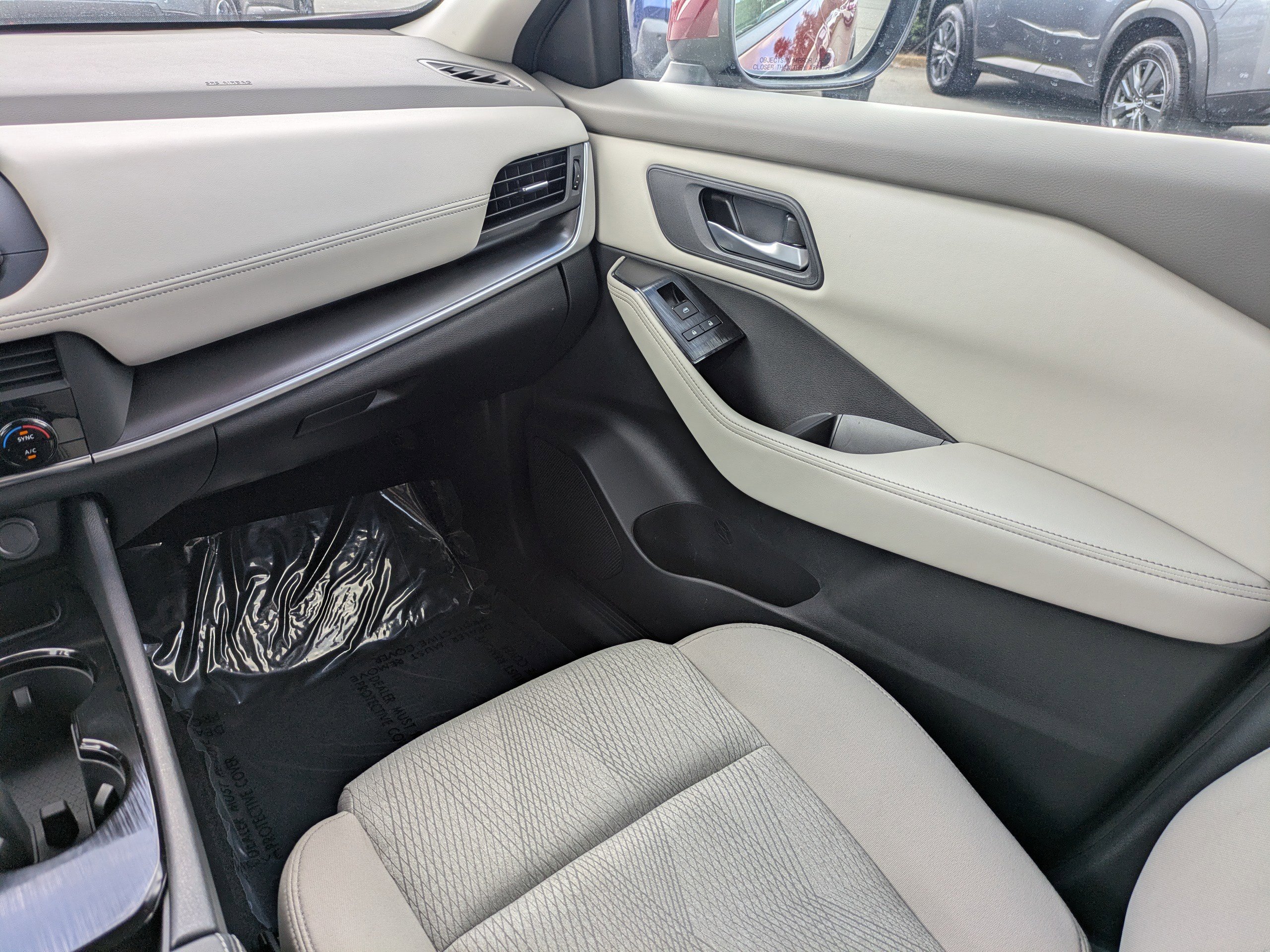 Certified 2025 Nissan Rogue SV image 19