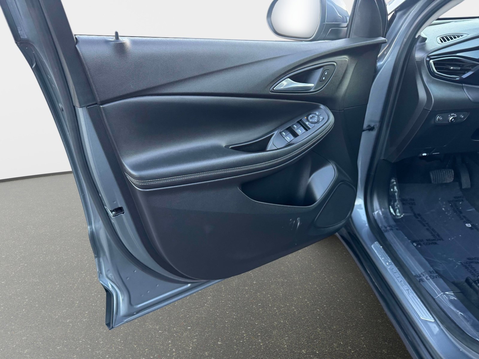 Used 2021 Buick Encore GX Preferred w/ Cold Weather Comfort Package image 18