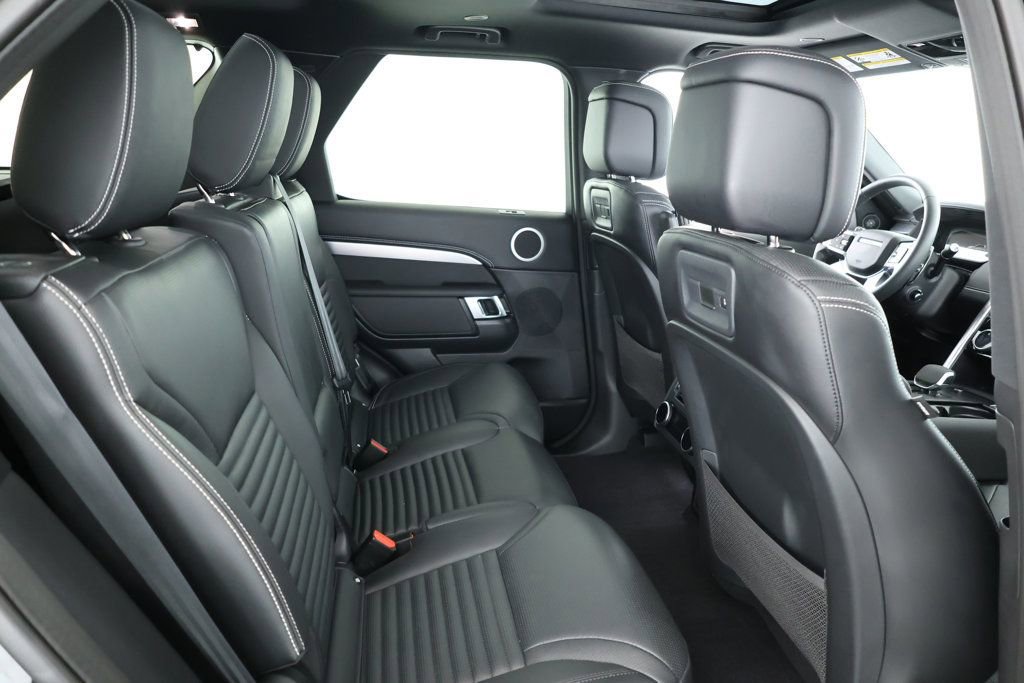Used 2024 Land Rover Discovery Dynamic SE image 21
