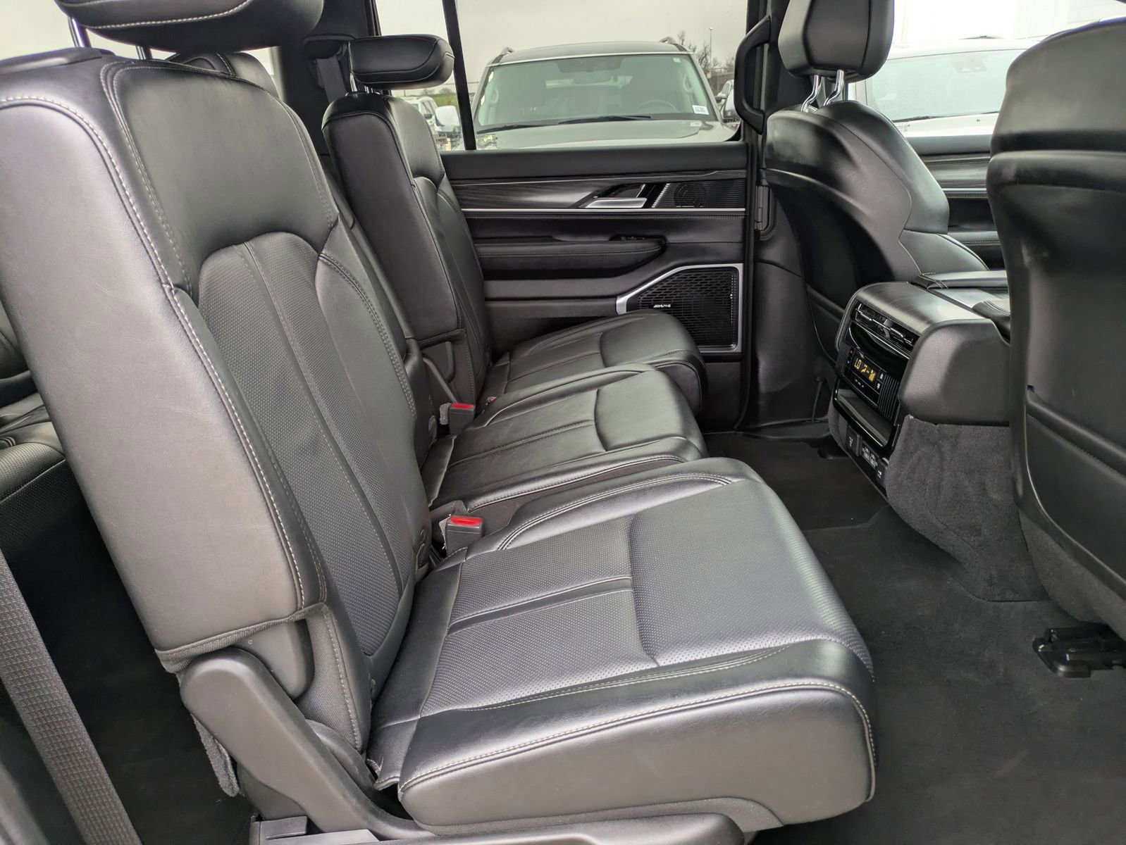 Used 2024 Jeep Wagoneer Series II w/ Flexible Seating Group image 25